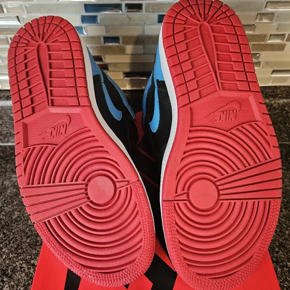 Air Jordan 1 Retro High NC to CHI Women's 7W flaw on midsole - Picture 7 of 12